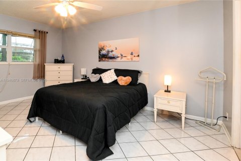 Condo in Lauderhill, Florida, 1 bedroom  № 2004103 - photo 19