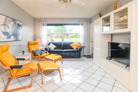 Condo in Lauderhill, Florida, 1 bedroom  № 2004103 - photo 18