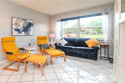 Condo in Lauderhill, Florida, 1 bedroom  № 2004103 - photo 14