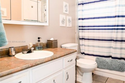 Condo in Lauderhill, Florida, 1 bedroom  № 2004103 - photo 27