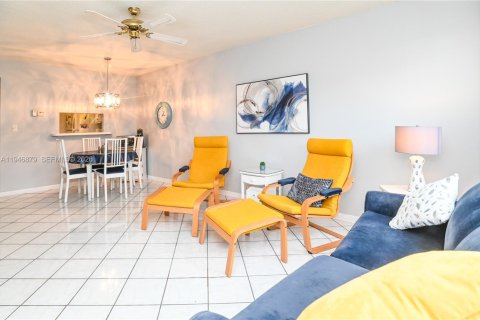 Condo in Lauderhill, Florida, 1 bedroom  № 2004103 - photo 17