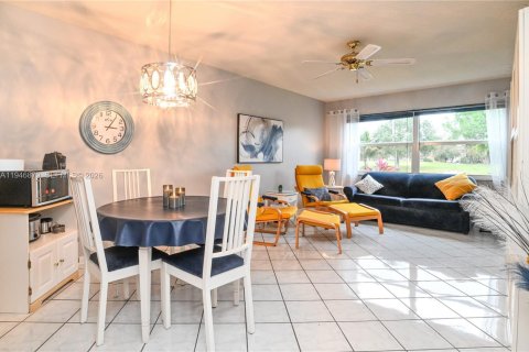 Condo in Lauderhill, Florida, 1 bedroom  № 2004103 - photo 12