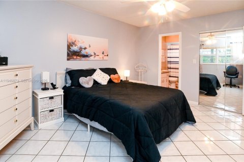 Condo in Lauderhill, Florida, 1 bedroom  № 2004103 - photo 22