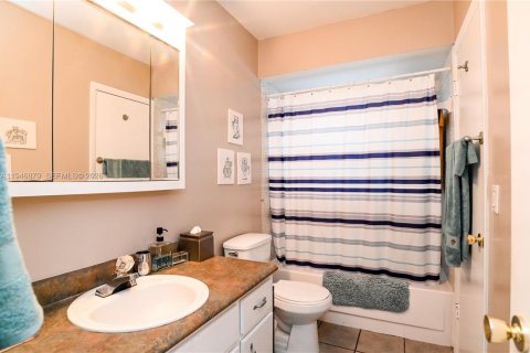 Condo in Lauderhill, Florida, 1 bedroom  № 2004103 - photo 24