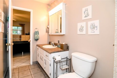 Condo in Lauderhill, Florida, 1 bedroom  № 2004103 - photo 25