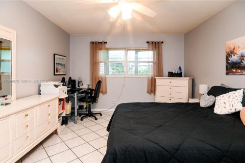 Condo in Lauderhill, Florida, 1 bedroom  № 2004103 - photo 23