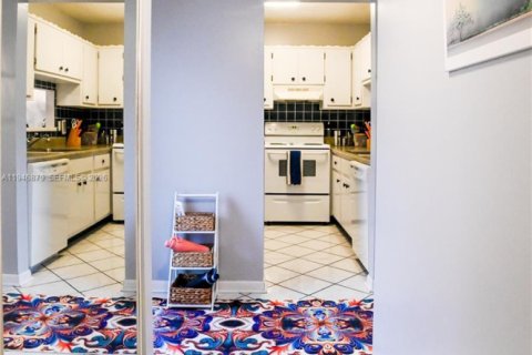 Condo in Lauderhill, Florida, 1 bedroom  № 2004103 - photo 30