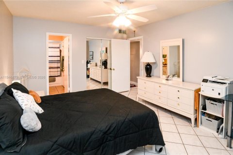 Condo in Lauderhill, Florida, 1 bedroom  № 2004103 - photo 21