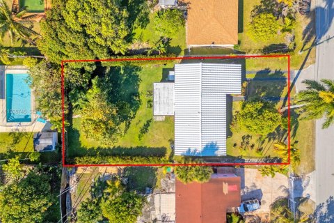 House in Miami, Florida 3 bedrooms, 134.34 sq.m. № 1996441 - photo 24