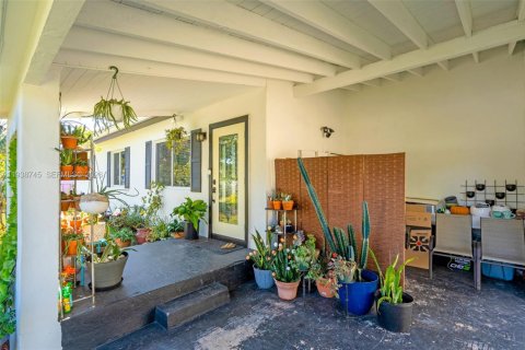 House in Miami, Florida 3 bedrooms, 134.34 sq.m. № 1996441 - photo 3