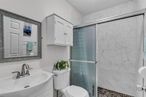 House in Miami, Florida 3 bedrooms, 134.34 sq.m. № 1996441 - photo 9