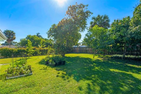 House in Miami, Florida 3 bedrooms, 134.34 sq.m. № 1996441 - photo 18