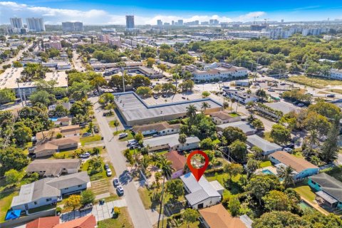 House in Miami, Florida 3 bedrooms, 134.34 sq.m. № 1996441 - photo 23