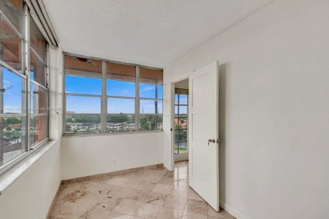 Copropriété à vendre à North Miami Beach, Floride: 2 chambres, 103.31 m2 № 2153870 - photo 16