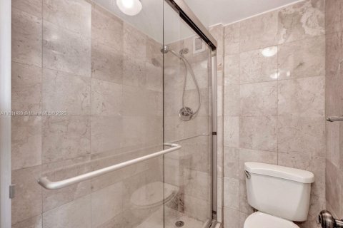 Copropriété à vendre à North Miami Beach, Floride: 2 chambres, 103.31 m2 № 2153870 - photo 30