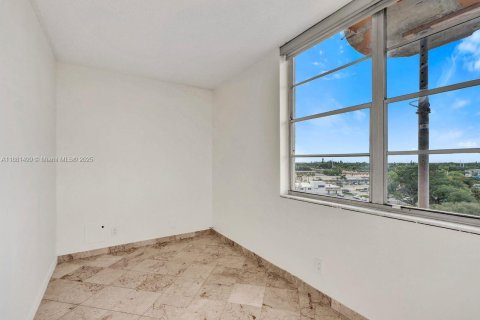 Copropriété à vendre à North Miami Beach, Floride: 2 chambres, 103.31 m2 № 2153870 - photo 13