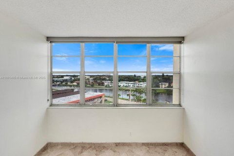 Copropriété à vendre à North Miami Beach, Floride: 2 chambres, 103.31 m2 № 2153870 - photo 24