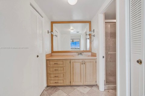 Copropriété à vendre à North Miami Beach, Floride: 2 chambres, 103.31 m2 № 2153870 - photo 28