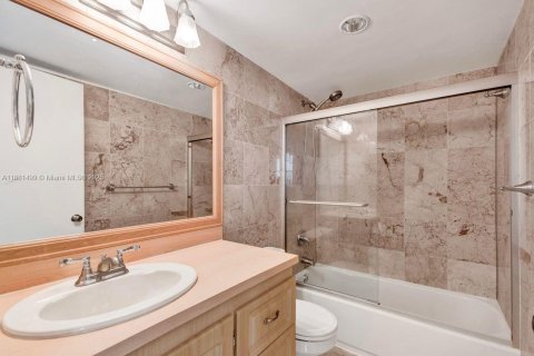 Copropriété à vendre à North Miami Beach, Floride: 2 chambres, 103.31 m2 № 2153870 - photo 19