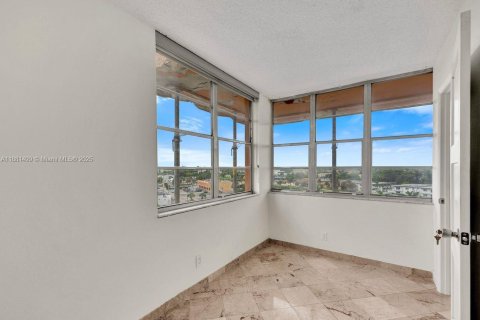Copropriété à vendre à North Miami Beach, Floride: 2 chambres, 103.31 m2 № 2153870 - photo 17