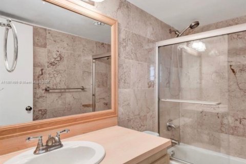 Copropriété à vendre à North Miami Beach, Floride: 2 chambres, 103.31 m2 № 2153870 - photo 20