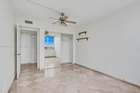 Copropriété à vendre à North Miami Beach, Floride: 2 chambres, 103.31 m2 № 2153870 - photo 25