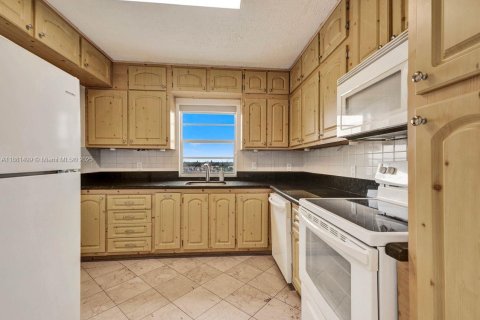 Copropriété à vendre à North Miami Beach, Floride: 2 chambres, 103.31 m2 № 2153870 - photo 2