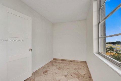 Copropriété à vendre à North Miami Beach, Floride: 2 chambres, 103.31 m2 № 2153870 - photo 15