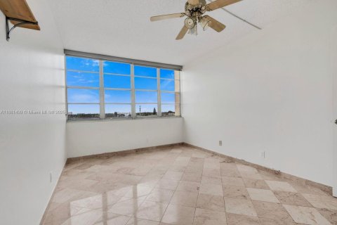 Copropriété à vendre à North Miami Beach, Floride: 2 chambres, 103.31 m2 № 2153870 - photo 23