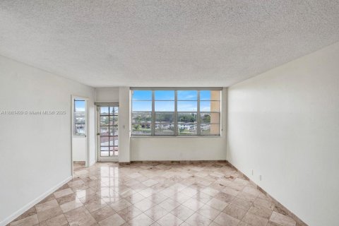 Copropriété à vendre à North Miami Beach, Floride: 2 chambres, 103.31 m2 № 2153870 - photo 9