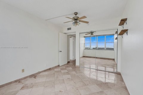Copropriété à vendre à North Miami Beach, Floride: 2 chambres, 103.31 m2 № 2153870 - photo 27