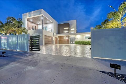 House in Sarasota, Florida 4 bedrooms, 341.32 sq.m. № 2341789