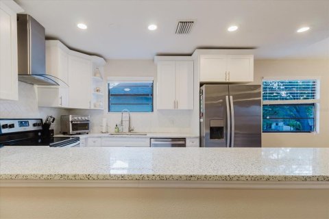 Casa en venta en Saint Petersburg, Florida, 3 dormitorios, 192.87 m2 № 1681037 - foto 17