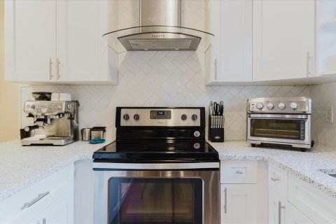 Casa en venta en Saint Petersburg, Florida, 3 dormitorios, 192.87 m2 № 1681037 - foto 13