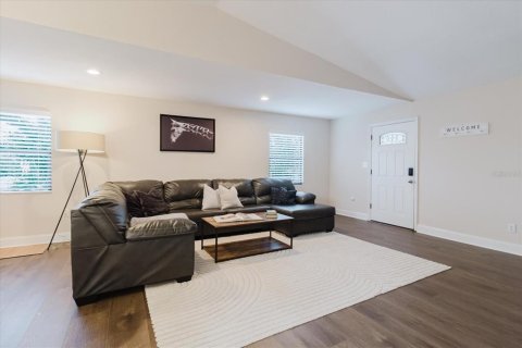 Casa en venta en Saint Petersburg, Florida, 3 dormitorios, 192.87 m2 № 1681037 - foto 6
