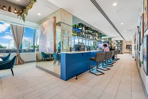 Commercial property in Aventura, Florida № 2195019 - photo 8