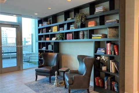 Commercial property in Aventura, Florida № 2195019 - photo 10