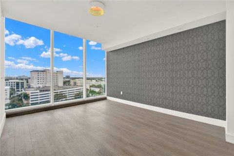 Commercial property in Aventura, Florida № 2195019 - photo 2
