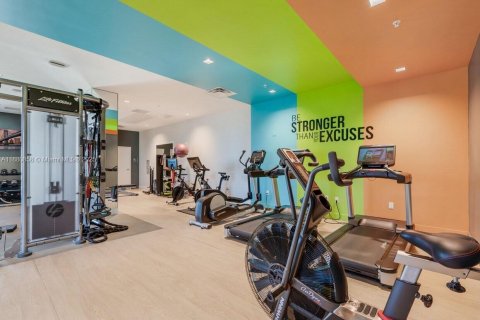 Commercial property in Aventura, Florida № 2195019 - photo 9