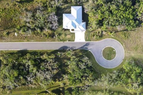Commercial property in St. Lucie, Florida № 2146128