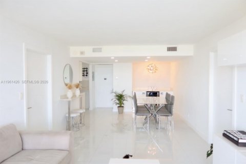 Купить кондоминиум в Авентура, Флорида 2 спальни, 105.72м2, № 2025413 - фото 2