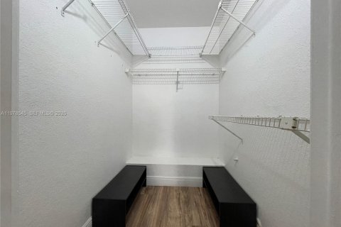 Condominio en alquiler en Doral, Florida, 1 dormitorio, 75.25 m2 № 2049783 - foto 13