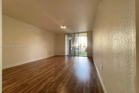 Condominio en alquiler en Doral, Florida, 1 dormitorio, 75.25 m2 № 2049783 - foto 4