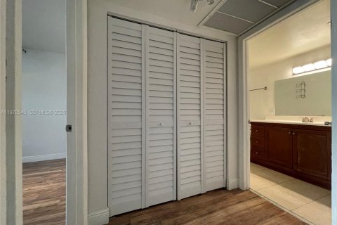 Condominio en alquiler en Doral, Florida, 1 dormitorio, 75.25 m2 № 2049783 - foto 8