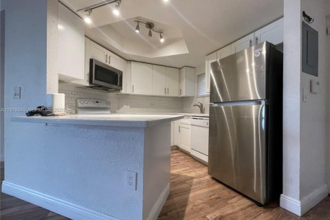 Condo in Doral, Florida, 1 bedroom  № 2049783