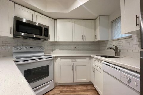 Condominio en alquiler en Doral, Florida, 1 dormitorio, 75.25 m2 № 2049783 - foto 2