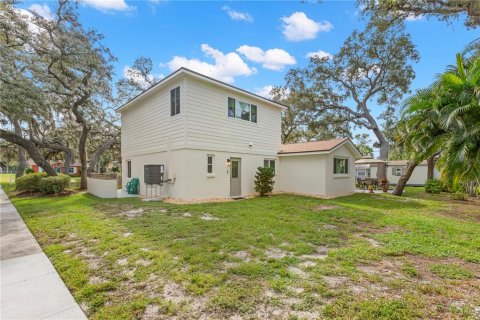 House in Palm Harbor, Florida 3 bedrooms, 184.6 sq.m. № 2400055 - photo 30