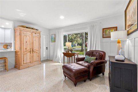 House in Palm Harbor, Florida 3 bedrooms, 184.6 sq.m. № 2400055 - photo 11