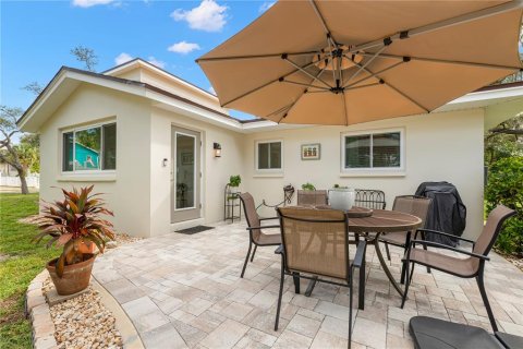 House in Palm Harbor, Florida 3 bedrooms, 184.6 sq.m. № 2400055 - photo 29