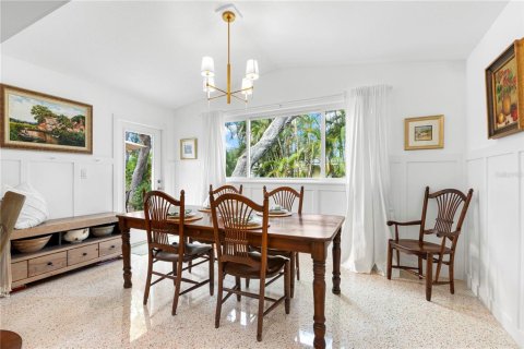House in Palm Harbor, Florida 3 bedrooms, 184.6 sq.m. № 2400055 - photo 24